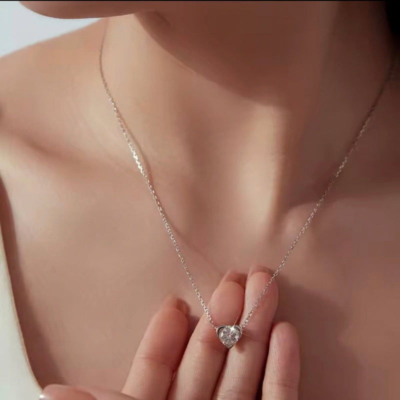 Heart-shaped Solitaire Necklace