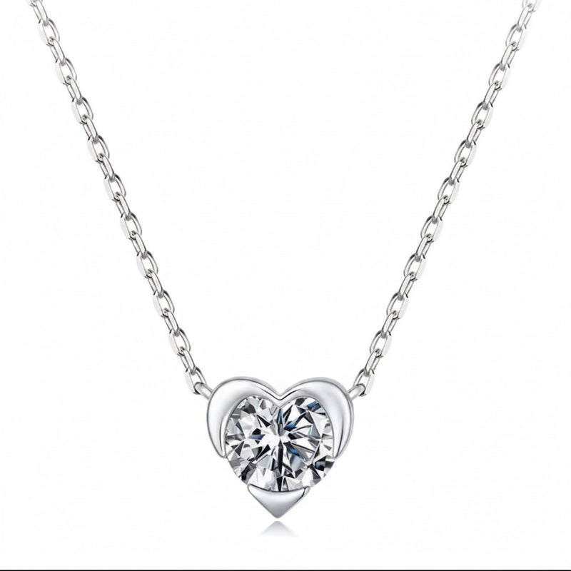 Heart-shaped Solitaire Necklace